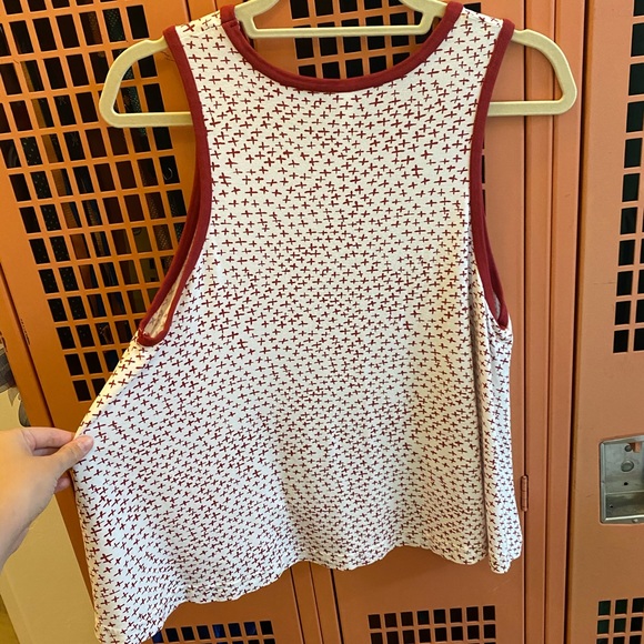 Very soft, loose-fitting, red and white tank top - Picture 2 of 3
